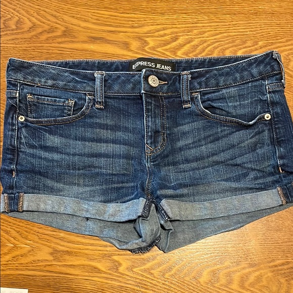 🟨 Express Women's Cuffed Blue Denim Shorts (size 8) - Picture 1 of 8